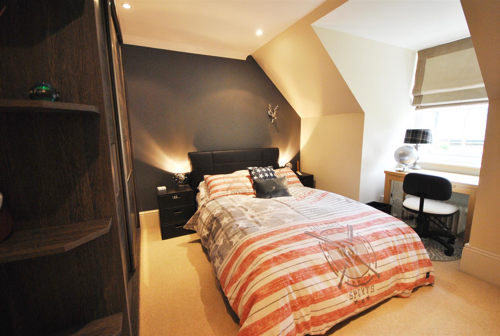 4 Bedrooms, House - Detached
